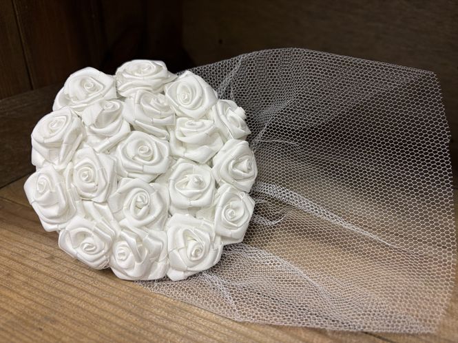 Main Image Blomsterhatt hvit med slør